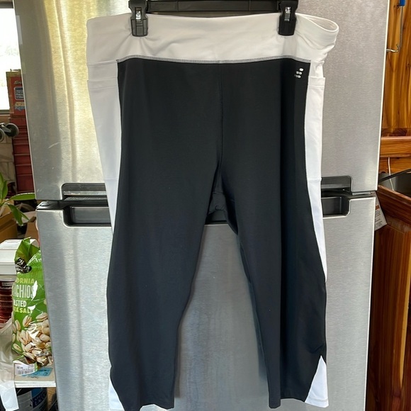 Bcg leggings women’s size 2X cropped black‎ & white 2 pockets leggings. Spandex. - Picture 1 of 7